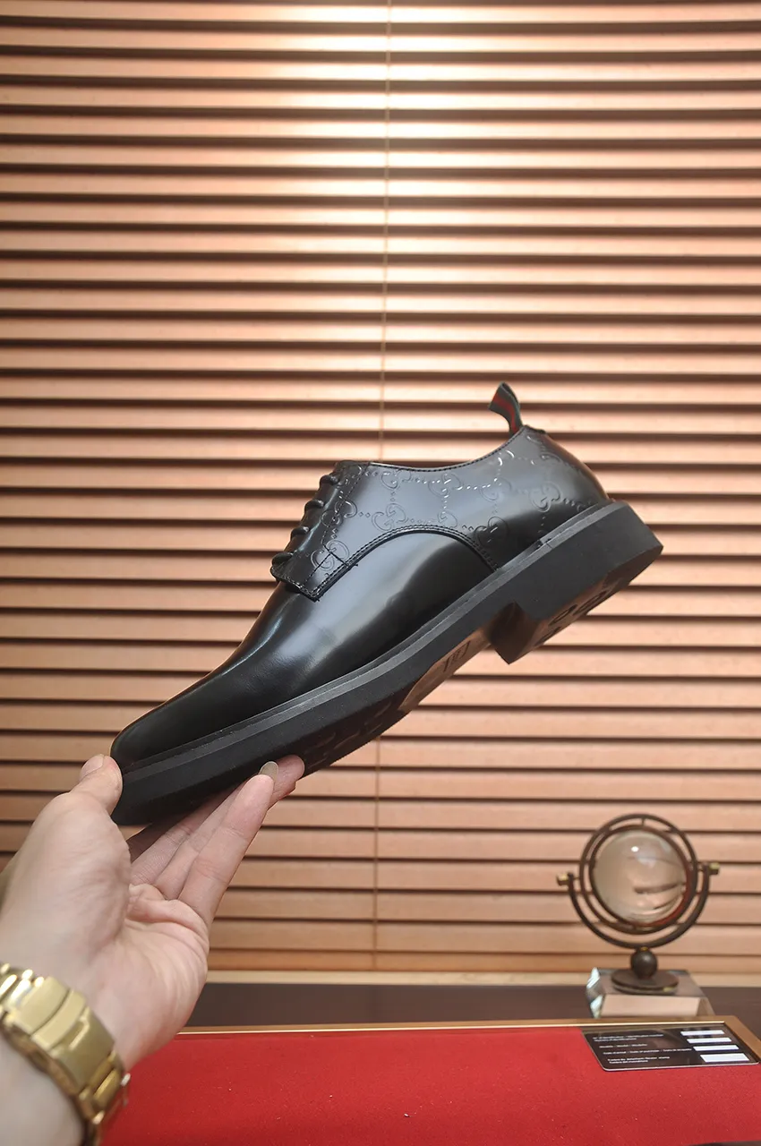 Men's shoes💰540💶Italy's top luxury men's shoe giant (GUCCI) (Gucci) (full cowhide lining) new arrival🍃Original European style🔰 Pleasant to the eye😍In order to make the shoes more durable and non-deformable🌀The production continues to follow traditional methods but there is still no lack of innovation💪Choose original sheepskin for the leather♻️ Smooth and natural And extra bright ⭐Made of imported cowhide, the first choice of rich people 38-45 (45 customized)